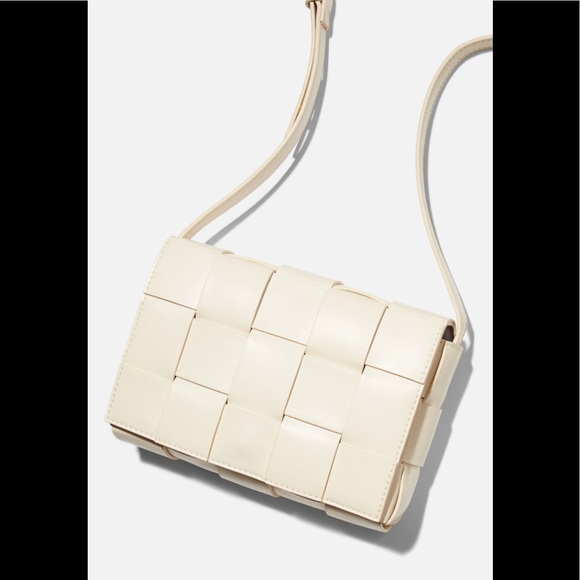 NWT JustFab Cream Weaved Faux Leather Shoulder Bag - Picture 12 of 16